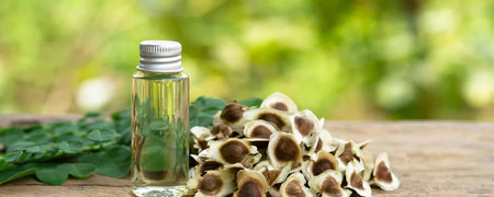 L'huile de moringa pour les cheveux : guide sur ses bienfaits et son utilisation