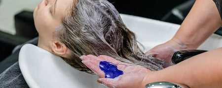 Champú púrpura: ¿Qué hace por tu cabello? Obtén respuestas aquí
