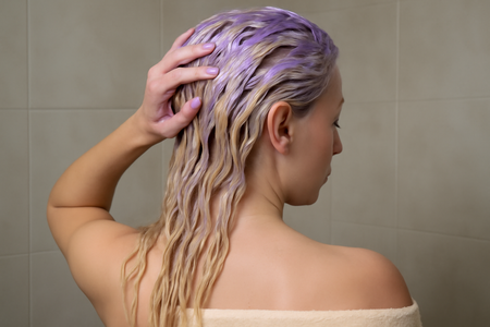 How long should you leave purple shampoo in your hair? Find the perfect timing here