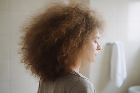 Why is my hair so puffy? Discover the causes and solutions here