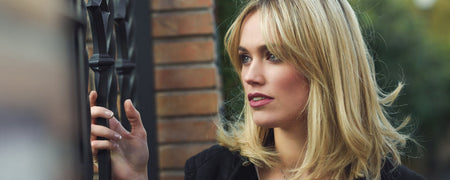 Lekkie grzywki bez trudu: jak je przyciąć i ułożyć