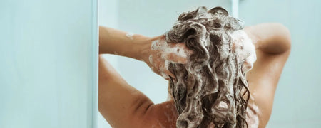 Le meilleur shampooing pour cheveux gras : 4 ingrédients essentiels à trouver
