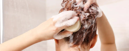 Onko kylmä vesi hyvä hiuksillesi? Kylmän ja lämpimän veden edut ja haitat hiuksille