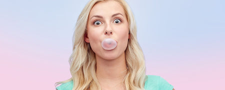 ¿Cómo sacar chicle del cabello?