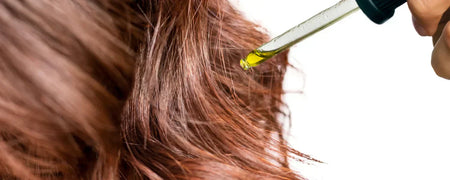 Dompter les frisottis avec les meilleures huiles capillaires pour des cheveux lisses