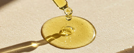 Olej Babassu na włosy: jak pomaga w nawodnieniu, sile i zdrowiu skóry głowy