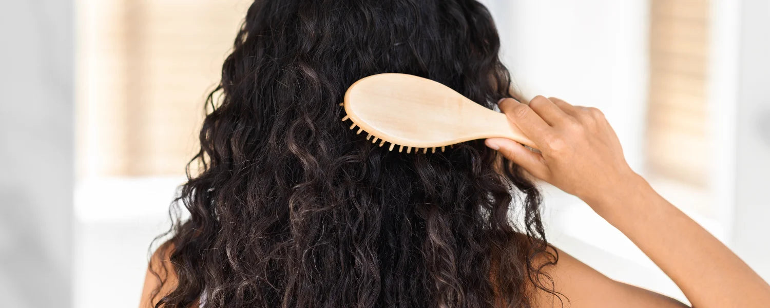 Choose the best hairbrush for curly hair and protect your curls