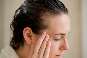 thinning hair at temples female - illustration